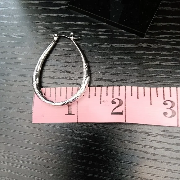 NEW Silver Plated Zinc Alloy Oval Engraved Boho Hoops - Picture 3 of 3